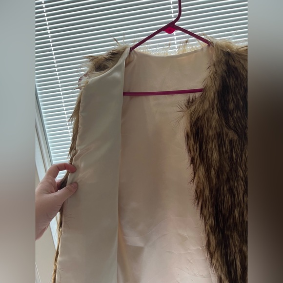 Fur vest - Picture 2 of 3